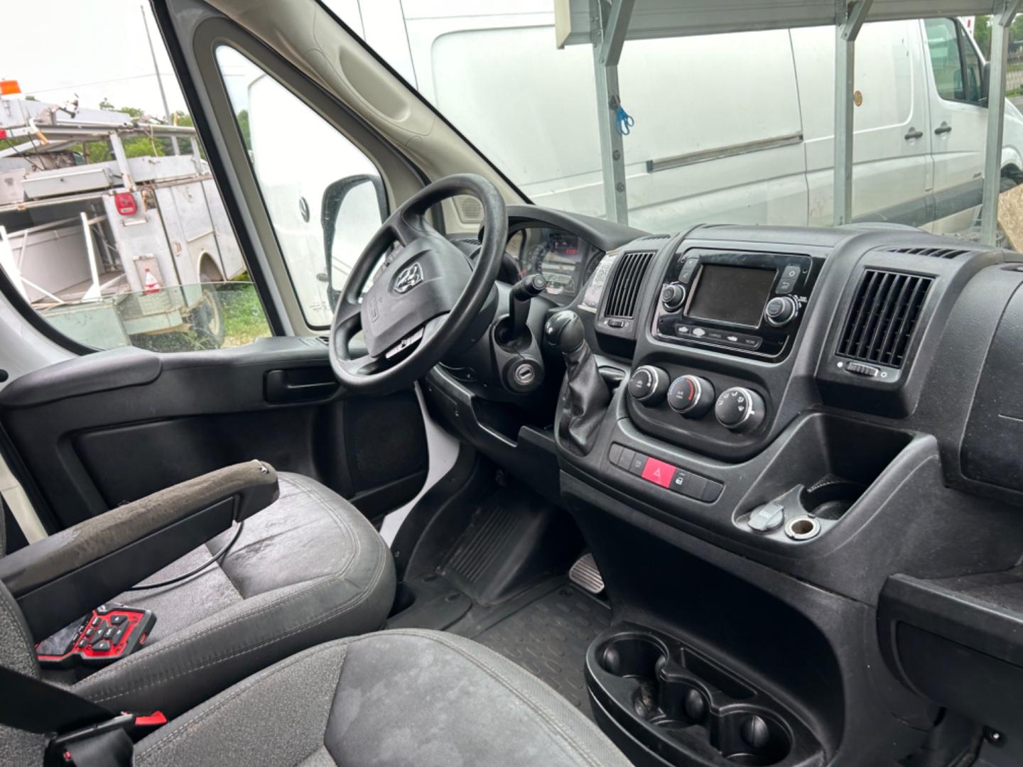 2018 White RAM Promaster 2500 High Roof Tradesman 159-in. WB (3C6TRVDG6JE) with an 3.6L V6 engine, 6A transmission, located at 1687 Business 35 S, New Braunfels, TX, 78130, (830) 625-7159, 29.655487, -98.051491 - Photo#3